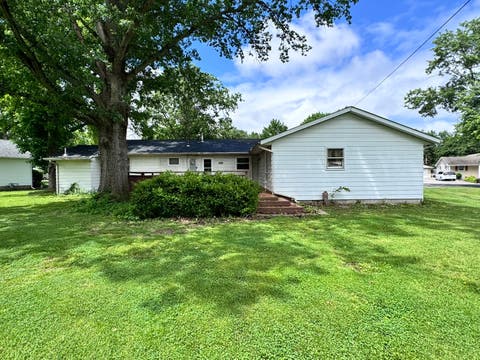 Tiny photo for 17 Crestwood LN, Centralia, IL 62801 (MLS # 12658935)