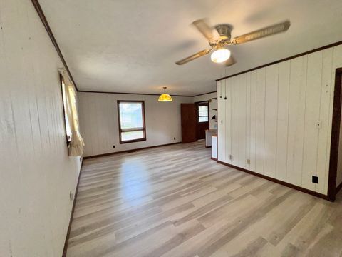 Tiny photo for 17 Crestwood LN, Centralia, IL 62801 (MLS # 12658935)
