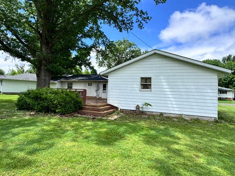 Tiny photo for 17 Crestwood LN, Centralia, IL 62801 (MLS # 12658935)