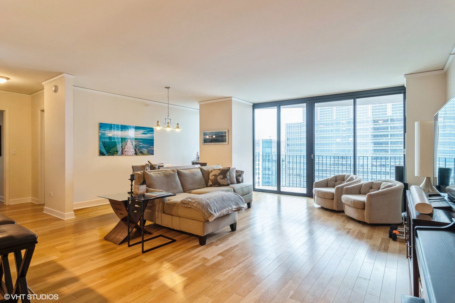 225 N Columbus Drive 6608