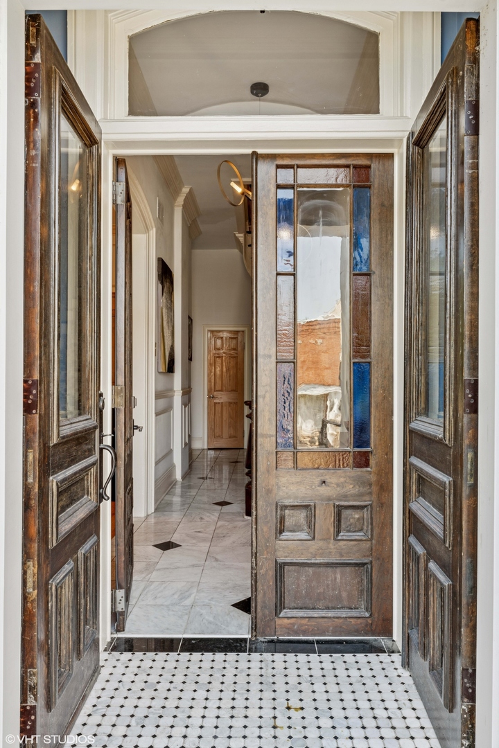 2249 W Warren Boulevard