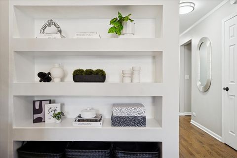 Tiny photo for 835 W BELLE PLAINE Avenue #2, Chicago, IL 60613 (MLS # 12571464)