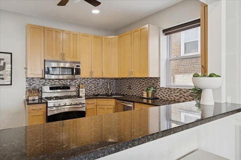 Tiny photo for 835 W BELLE PLAINE Avenue #2, Chicago, IL 60613 (MLS # 12571464)