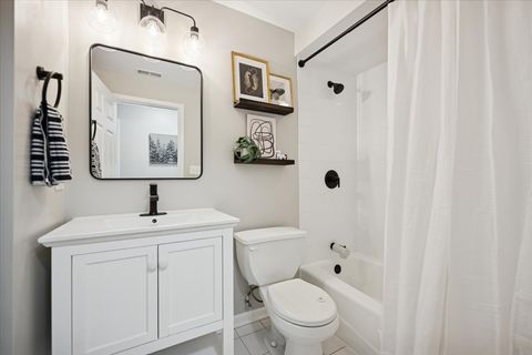 Tiny photo for 835 W BELLE PLAINE Avenue #2, Chicago, IL 60613 (MLS # 12571464)