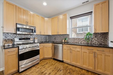 Tiny photo for 835 W BELLE PLAINE Avenue #2, Chicago, IL 60613 (MLS # 12571464)