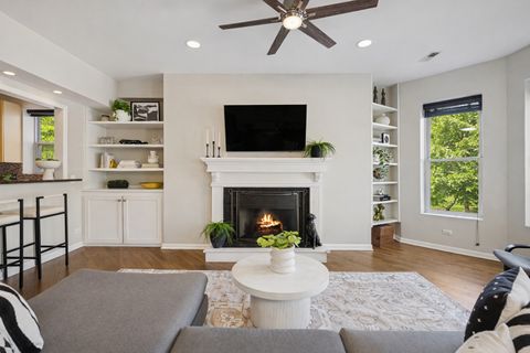 Tiny photo for 835 W BELLE PLAINE Avenue #2, Chicago, IL 60613 (MLS # 12571464)