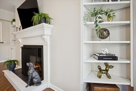 Tiny photo for 835 W BELLE PLAINE Avenue #2, Chicago, IL 60613 (MLS # 12571464)