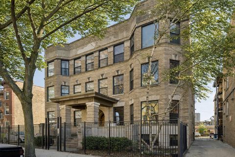 835 W BELLE PLAINE Avenue 2 Chicago IL 60613