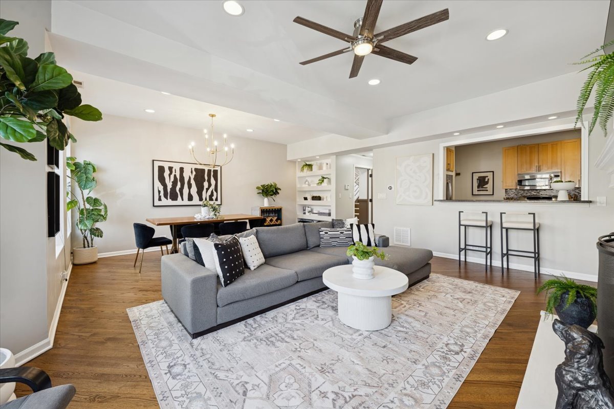 835 W BELLE PLAINE Avenue 2