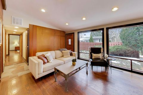 Tiny photo for 802 Lill Street, Barrington, IL 60010 (MLS # 12583482)