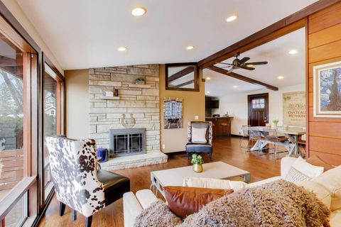 Tiny photo for 802 Lill Street, Barrington, IL 60010 (MLS # 12583482)