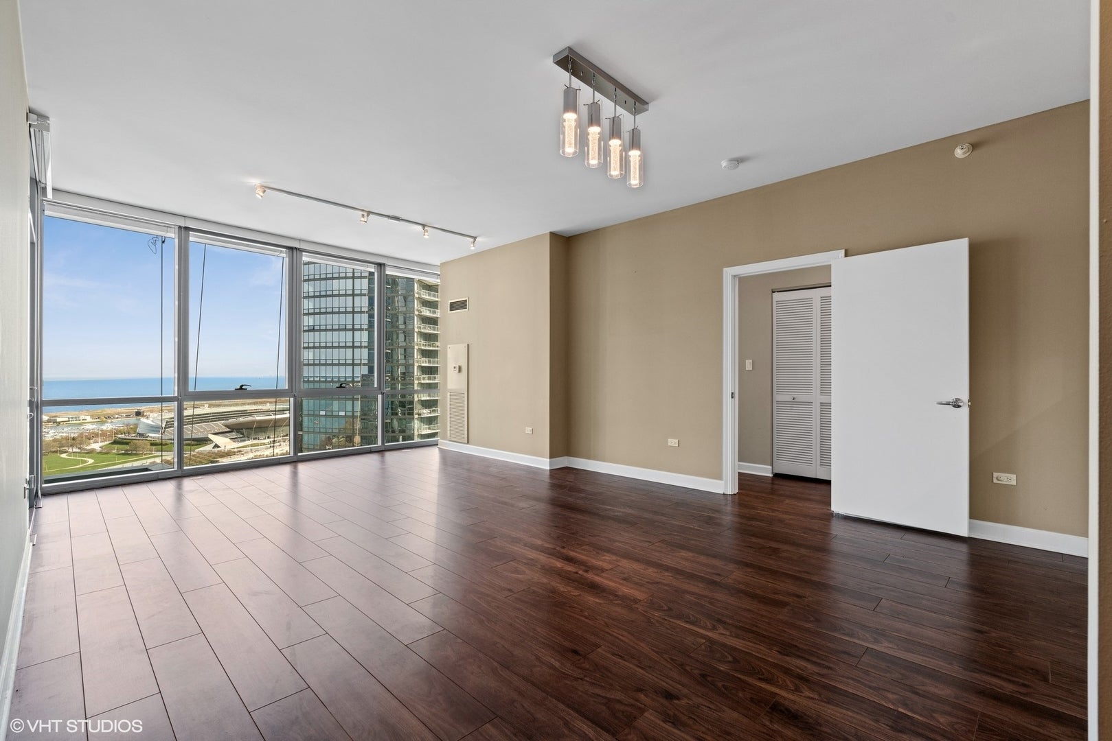 1201 S Prairie Avenue 2604