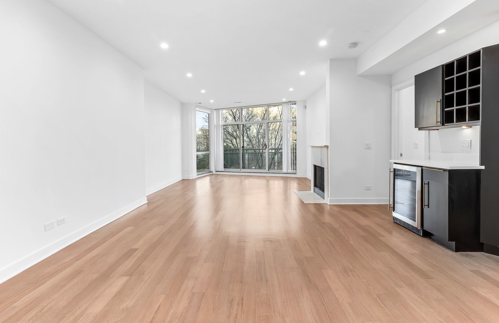 914 W Hubbard Street 203