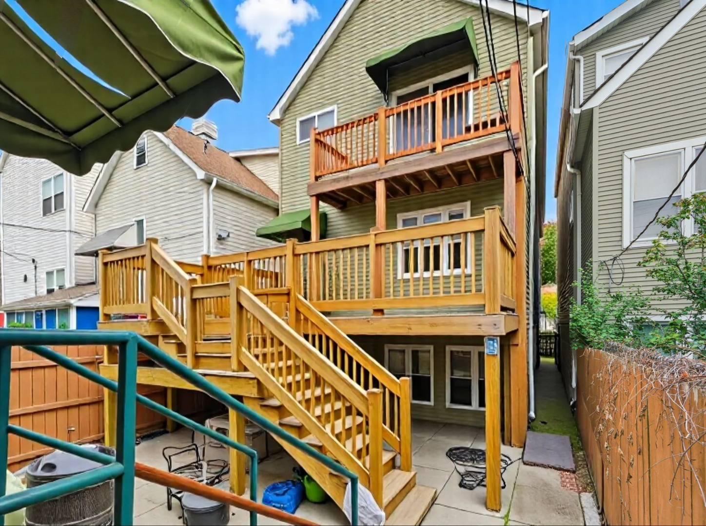 Chicago, Illinois 60608, United States, 4 Bedrooms Bedrooms, ,3 BathroomsBathrooms,Residential,Active,239574