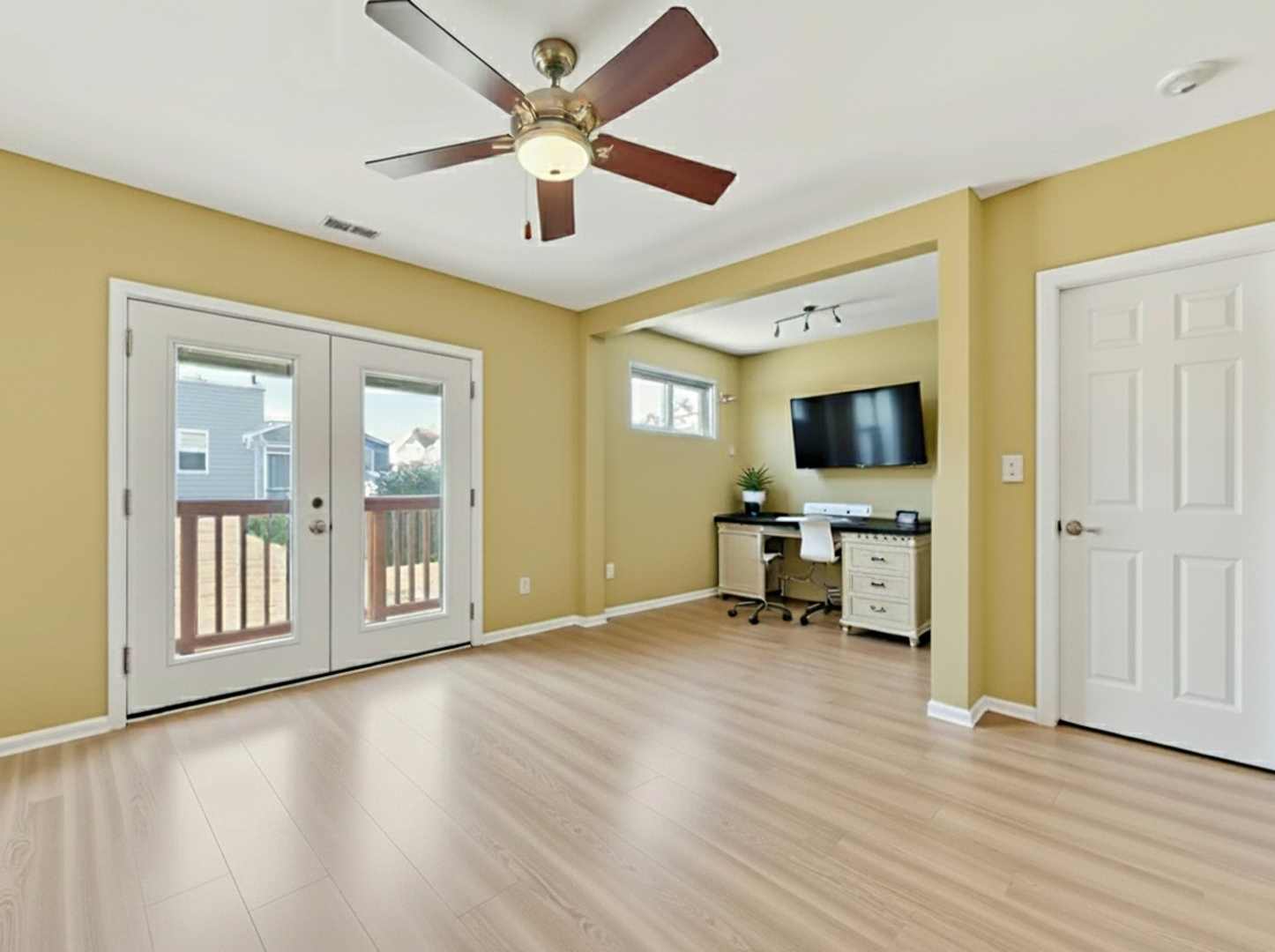 Chicago, Illinois 60608, United States, 4 Bedrooms Bedrooms, ,3 BathroomsBathrooms,Residential,Active,239574