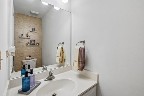 Tiny photo for 421 Lakeview Circle, Bolingbrook, IL 60440 (MLS # 12682554)