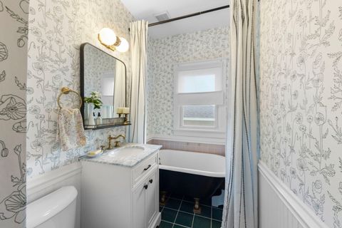 Tiny photo for 313 E Des Moines Street, Westmont, IL 60559 (MLS # 12522680)