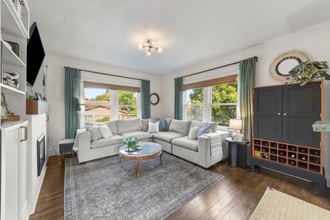 Tiny photo for 313 E Des Moines Street, Westmont, IL 60559 (MLS # 12522680)