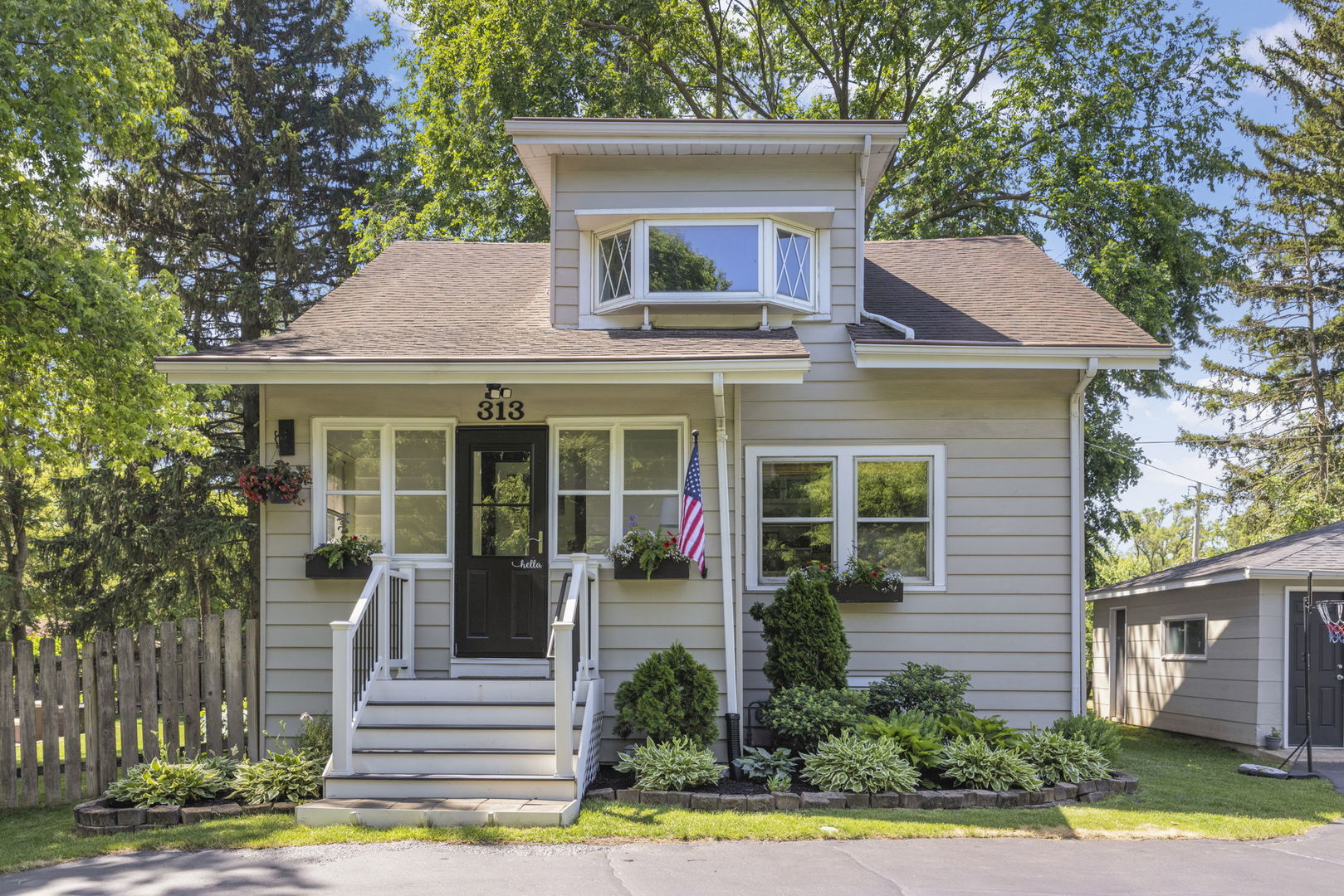 313 E Des Moines Street