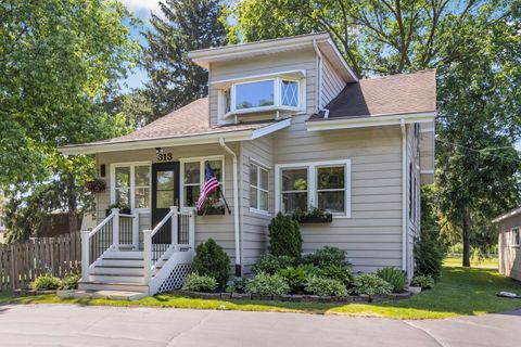 Photo of 313 E Des Moines Street, Westmont, IL 60559 (MLS # 12522680)