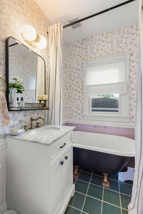 Tiny photo for 313 E Des Moines Street, Westmont, IL 60559 (MLS # 12522680)