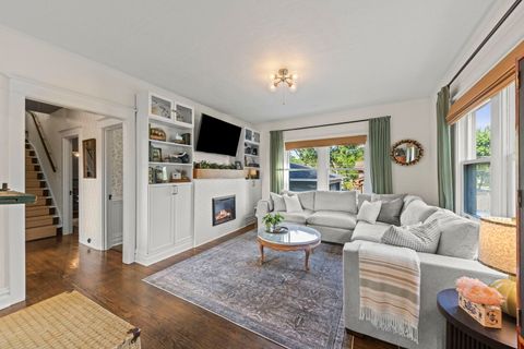 Tiny photo for 313 E Des Moines Street, Westmont, IL 60559 (MLS # 12522680)