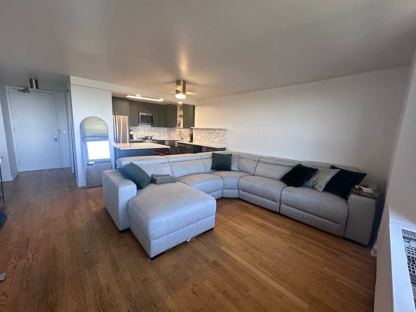 2626 N Lakeview Avenue 2605