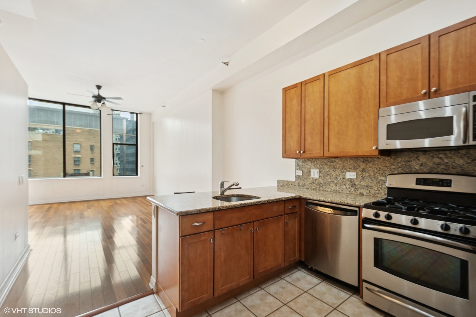 8 W Monroe Street 902