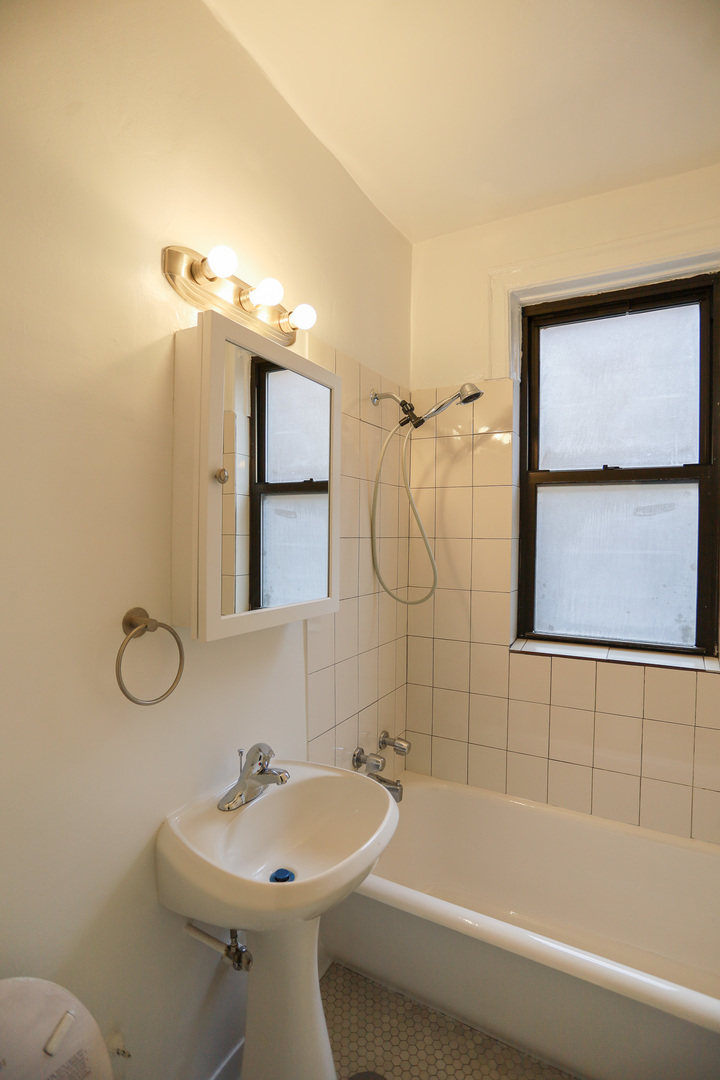 6165 N Winthrop Avenue 609