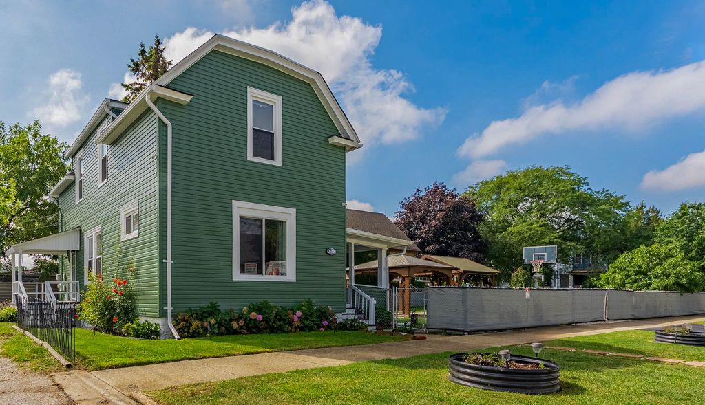 Photo for 1203 S 4th Avenue, Maywood, IL 60153 (MLS # 12491013)