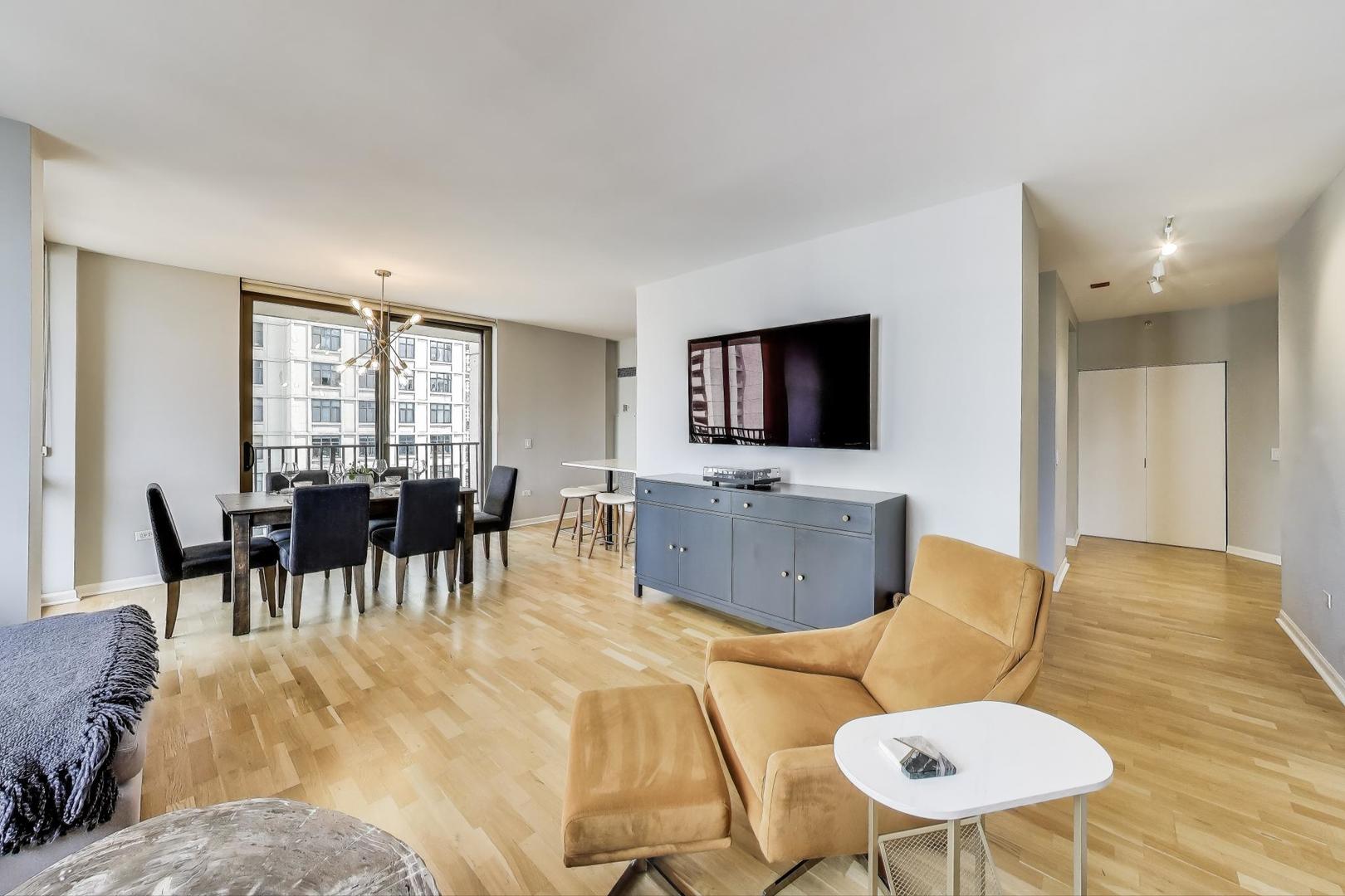 635 N Dearborn Street 2005