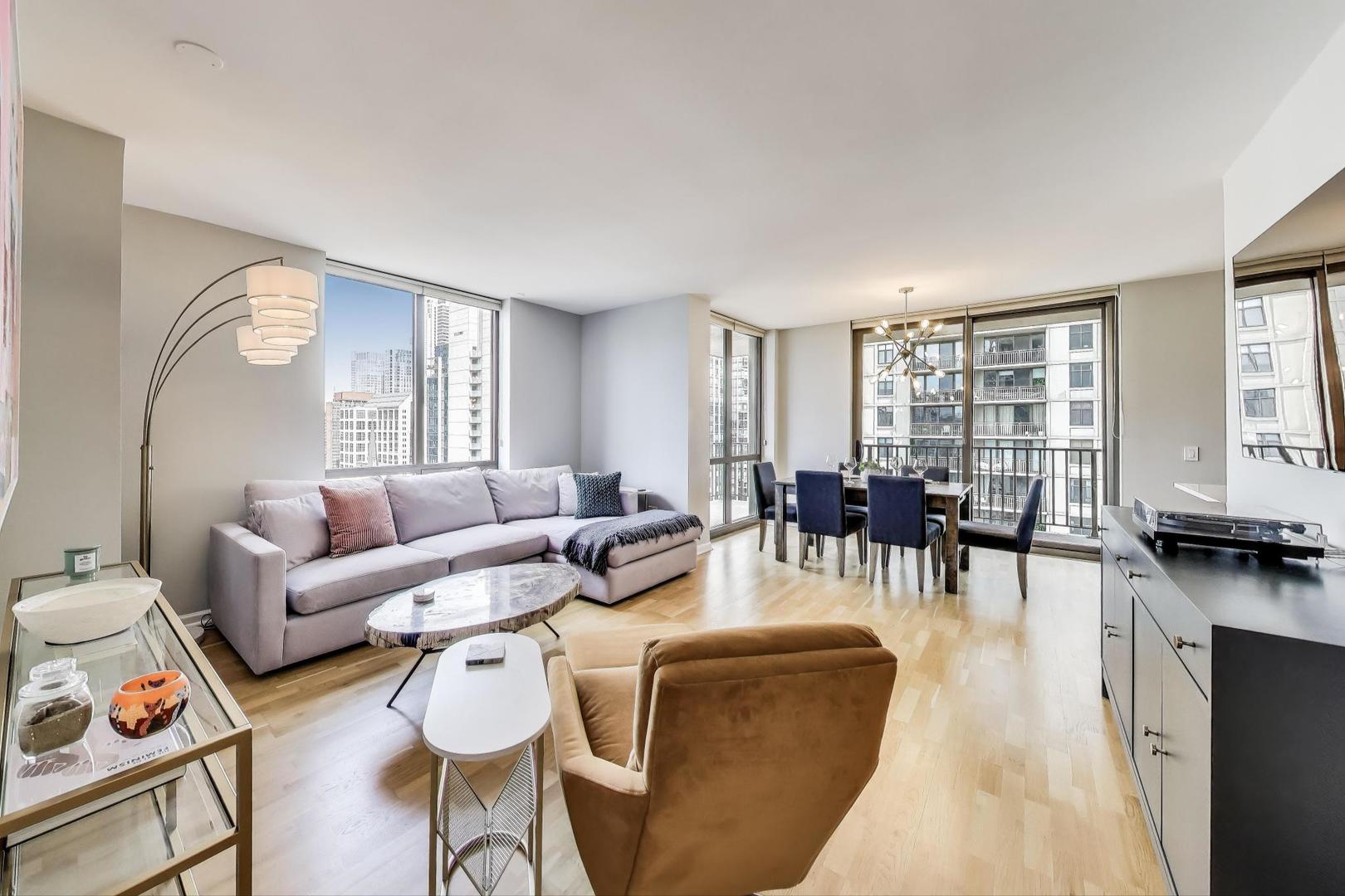 635 N Dearborn Street 2005