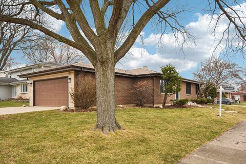 Tiny photo for 329 Antelope Trail, Carol Stream, IL 60188 (MLS # 12584330)