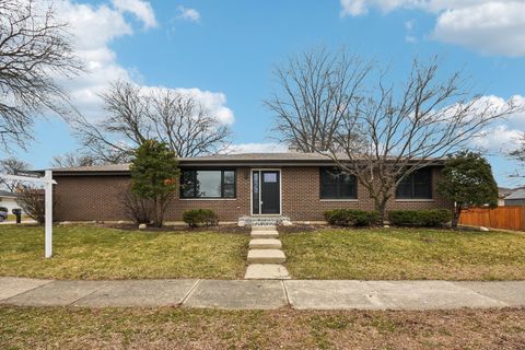 Photo of 329 Antelope Trail, Carol Stream, IL 60188 (MLS # 12584330)
