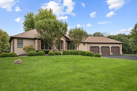 Tiny photo for 11119 Pebble Drive, Huntley, IL 60142 (MLS # 12738420)