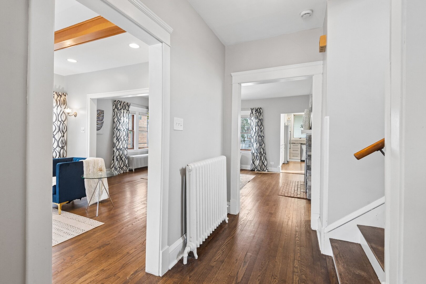 2233 W Greenleaf Avenue