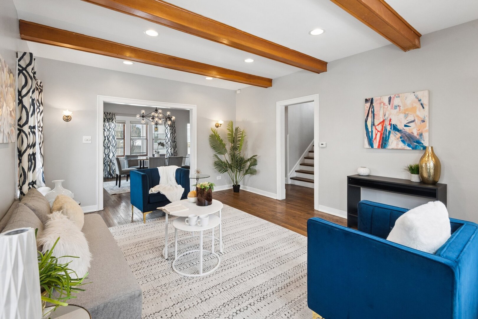 2233 W Greenleaf Avenue