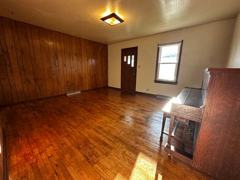 Tiny photo for 213 Peoria Street N, Gilman, IL 60938 (MLS # 12475721)