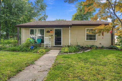 Photo of 1007 S Livingston Street, Bloomington, IL 61701 (MLS # 12750989)