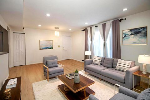 Tiny photo for 2065 W FARWELL Avenue #3N, Chicago, IL 60659 (MLS # 12466483)