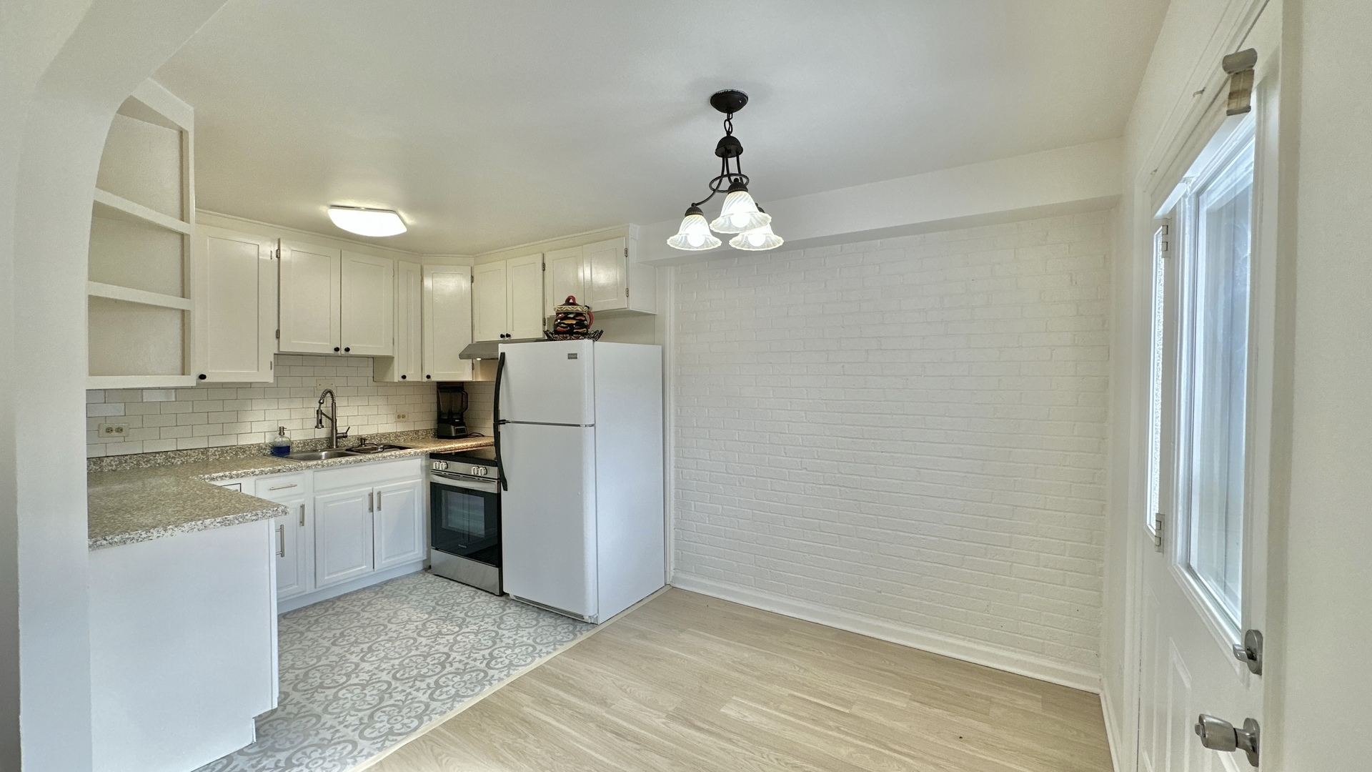 2312 Algonquin Road 9