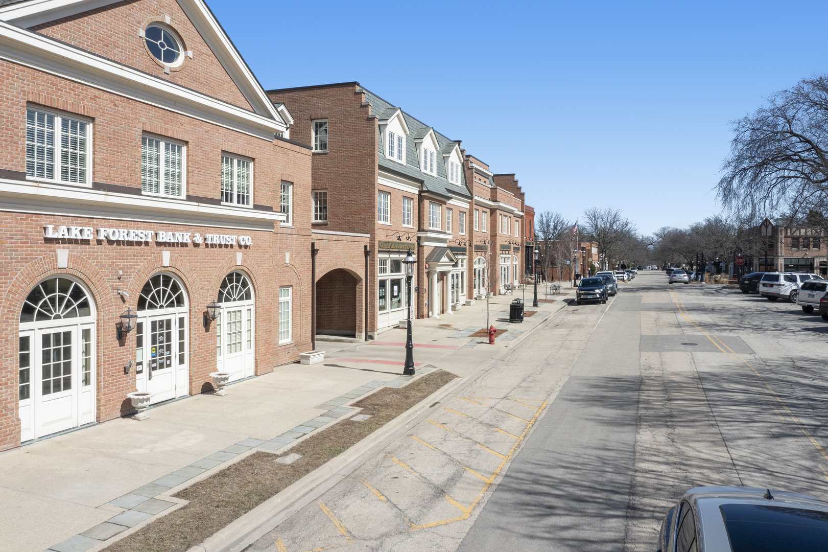 10 E Scranton Avenue