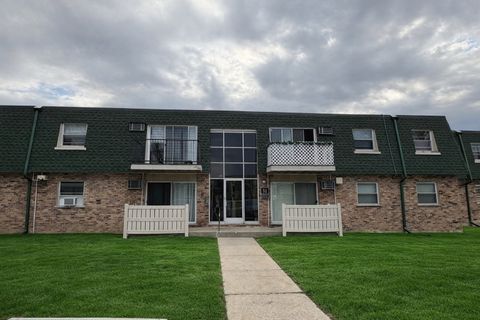 Photo of 10037 S Walnut Terrace #312, Palos Hills, IL 60465 (MLS # 12614813)