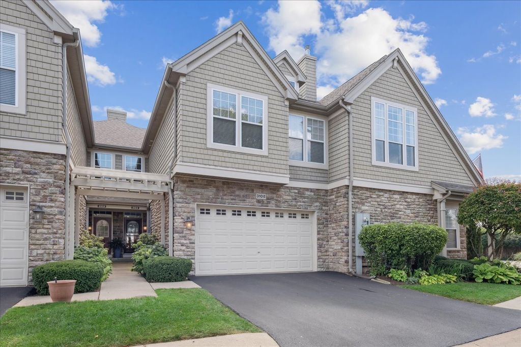 Photo for 310 Sundown Court #E, Wauconda, IL 60084 (MLS # 12414582)