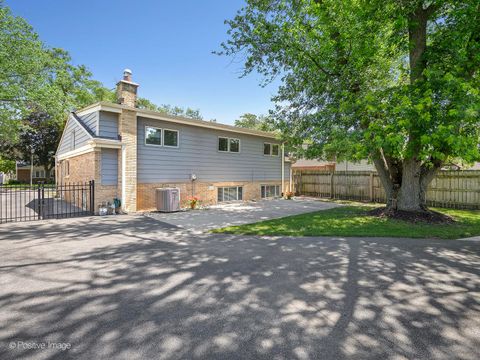 Tiny photo for 814 S HAWTHORNE Avenue, Elmhurst, IL 60126 (MLS # 12480673)