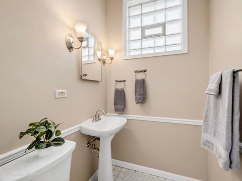 Tiny photo for 814 S HAWTHORNE Avenue, Elmhurst, IL 60126 (MLS # 12480673)