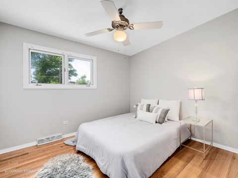 Tiny photo for 814 S HAWTHORNE Avenue, Elmhurst, IL 60126 (MLS # 12480673)