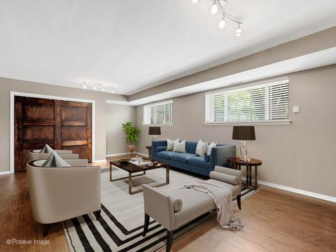 Tiny photo for 814 S HAWTHORNE Avenue, Elmhurst, IL 60126 (MLS # 12480673)
