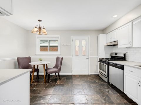Tiny photo for 814 S HAWTHORNE Avenue, Elmhurst, IL 60126 (MLS # 12480673)