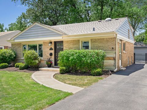 Tiny photo for 814 S HAWTHORNE Avenue, Elmhurst, IL 60126 (MLS # 12480673)